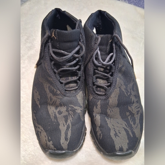 Jordan Black Textured Men's Athletic Shoes - Picture 5 of 8